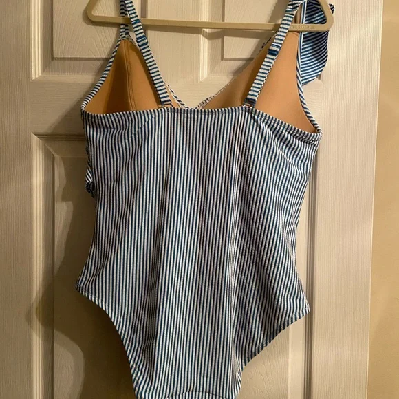 Cacique Swimwear - Picture 2 of 5